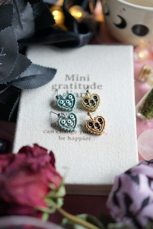 pendientes san valentin, joyas artesanales, pendientes negros, joyas dark, bisuteria celestial, artesana de madrid, pendientes hechos a mano, pendientes goticos, joyas para enamorado, joyas acero inoxidable, pendientes regalo mujer, joyas para novia, pendientes hechos a mano, joyas esotericas.