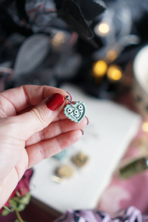 pendientes san valentin, joyas artesanales, pendientes negros, joyas dark, bisuteria celestial, artesana de madrid, pendientes hechos a mano, pendientes goticos, joyas para enamorado, joyas acero inoxidable, pendientes regalo mujer, joyas para novia, pendientes hechos a mano, joyas esotericas.