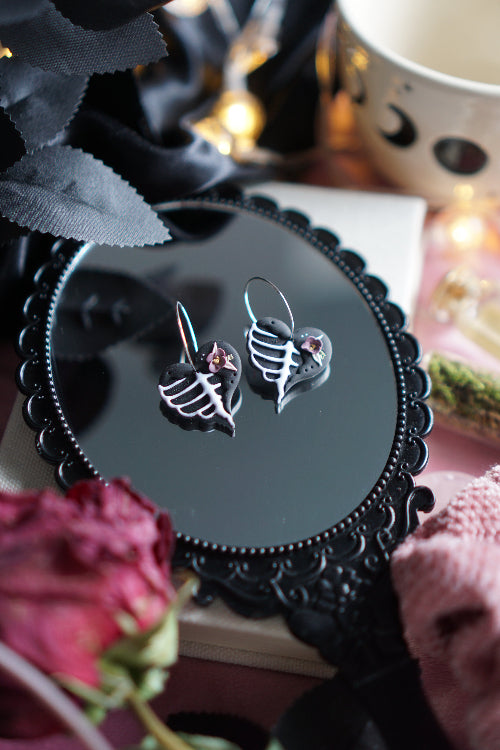 pendientes san valentin, joyas artesanales, pendientes negros, joyas dark, bisuteria celestial, artesana de madrid, pendientes hechos a mano, pendientes goticos, joyas para enamorado, joyas acero inoxidable, pendientes regalo mujer, joyas para novia, pendientes hechos a mano, joyas esotericas.