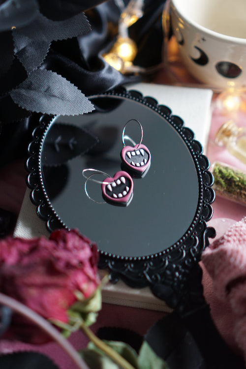 pendientes san valentin, joyas artesanales, pendientes negros, joyas dark, bisuteria celestial, artesana de madrid, pendientes hechos a mano, pendientes goticos, joyas para enamorado, joyas acero inoxidable, pendientes regalo mujer, joyas para novia, pendientes hechos a mano, joyas esotericas.