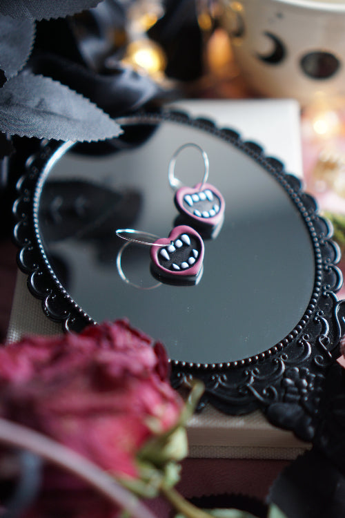 pendientes san valentin, joyas artesanales, pendientes negros, joyas dark, bisuteria celestial, artesana de madrid, pendientes hechos a mano, pendientes goticos, joyas para enamorado, joyas acero inoxidable, pendientes regalo mujer, joyas para novia, pendientes hechos a mano, joyas esotericas.