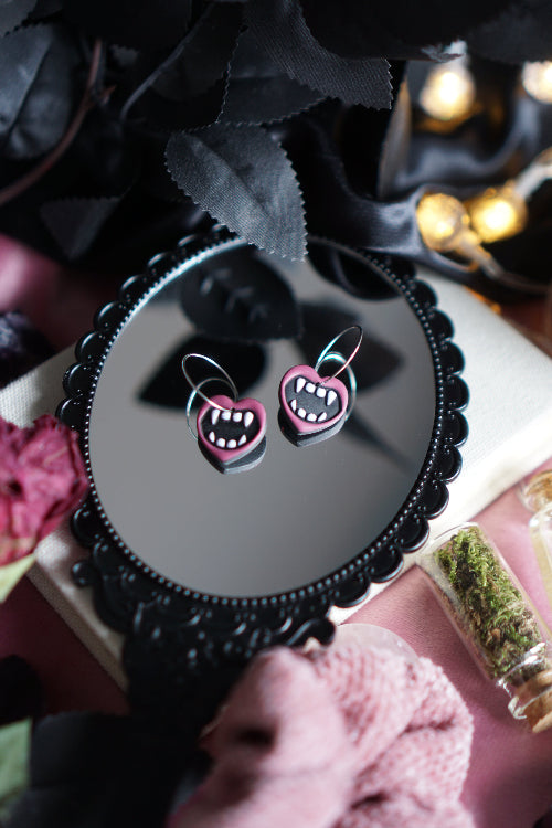 pendientes san valentin, joyas artesanales, pendientes negros, joyas dark, bisuteria celestial, artesana de madrid, pendientes hechos a mano, pendientes goticos, joyas para enamorado, joyas acero inoxidable, pendientes regalo mujer, joyas para novia, pendientes hechos a mano, joyas esotericas.
