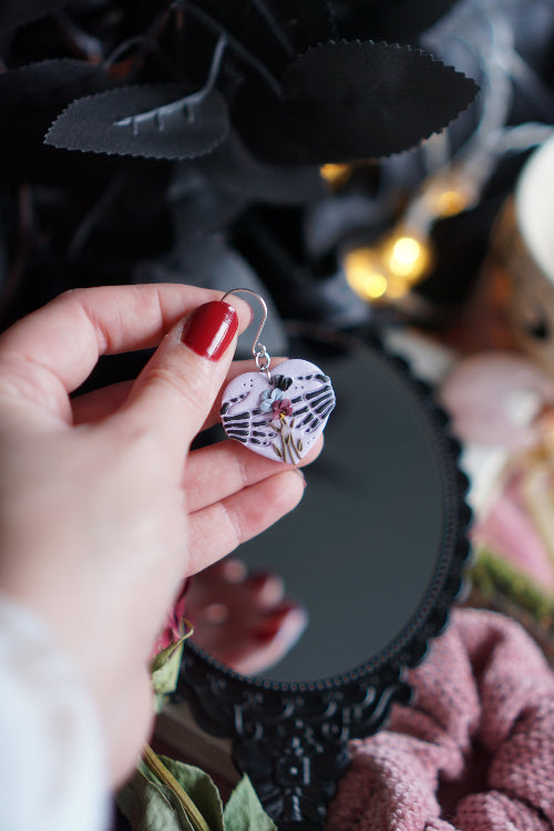 pendientes san valentin, joyas artesanales, pendientes negros, joyas dark, bisuteria celestial, artesana de madrid, pendientes hechos a mano, pendientes goticos, joyas para enamorado, joyas acero inoxidable, pendientes regalo mujer, joyas para novia, pendientes hechos a mano, joyas esotericas.