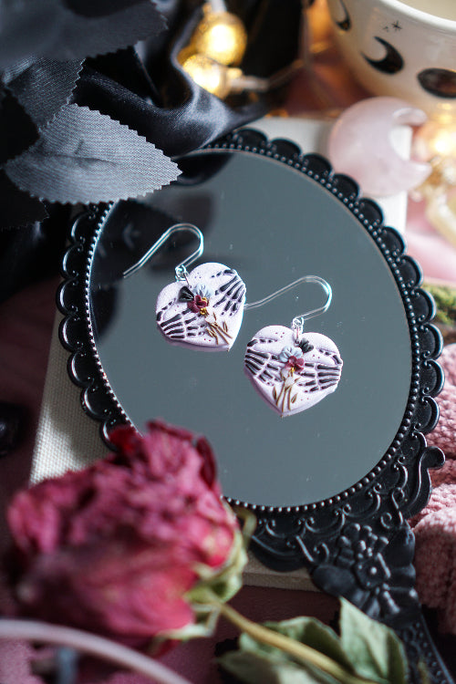 pendientes san valentin, joyas artesanales, pendientes negros, joyas dark, bisuteria celestial, artesana de madrid, pendientes hechos a mano, pendientes goticos, joyas para enamorado, joyas acero inoxidable, pendientes regalo mujer, joyas para novia, pendientes hechos a mano, joyas esotericas.