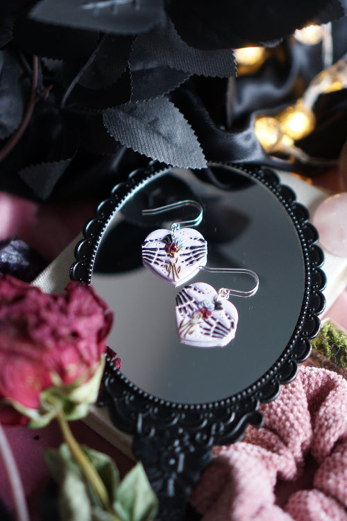 pendientes san valentin, joyas artesanales, pendientes negros, joyas dark, bisuteria celestial, artesana de madrid, pendientes hechos a mano, pendientes goticos, joyas para enamorado, joyas acero inoxidable, pendientes regalo mujer, joyas para novia, pendientes hechos a mano, joyas esotericas.