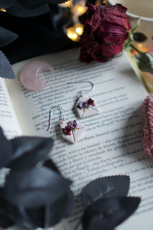 pendientes san valentin, joyas artesanales, pendientes negros, joyas dark, bisuteria celestial, artesana de madrid, pendientes hechos a mano, pendientes goticos, joyas para enamorado, joyas acero inoxidable, pendientes regalo mujer, joyas para novia, pendientes hechos a mano, joyas esotericas.