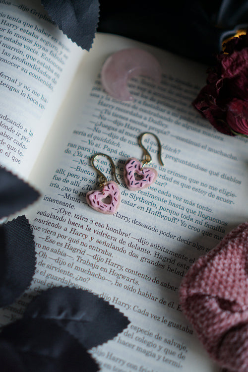 pendientes san valentin, joyas artesanales, pendientes negros, joyas dark, bisuteria celestial, artesana de madrid, pendientes hechos a mano, pendientes goticos, joyas para enamorado, joyas acero inoxidable, pendientes regalo mujer, joyas para novia, pendientes hechos a mano, joyas esotericas.
