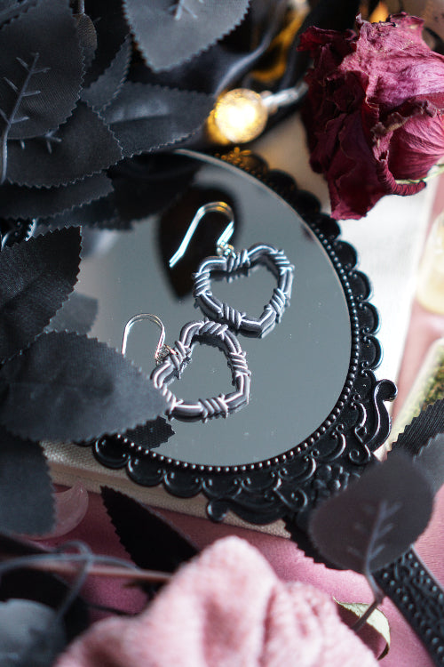 pendientes san valentin, joyas artesanales, pendientes negros, joyas dark, bisuteria celestial, artesana de madrid, pendientes hechos a mano, pendientes goticos, joyas para enamorado, joyas acero inoxidable, pendientes regalo mujer, joyas para novia, pendientes hechos a mano, joyas esotericas.