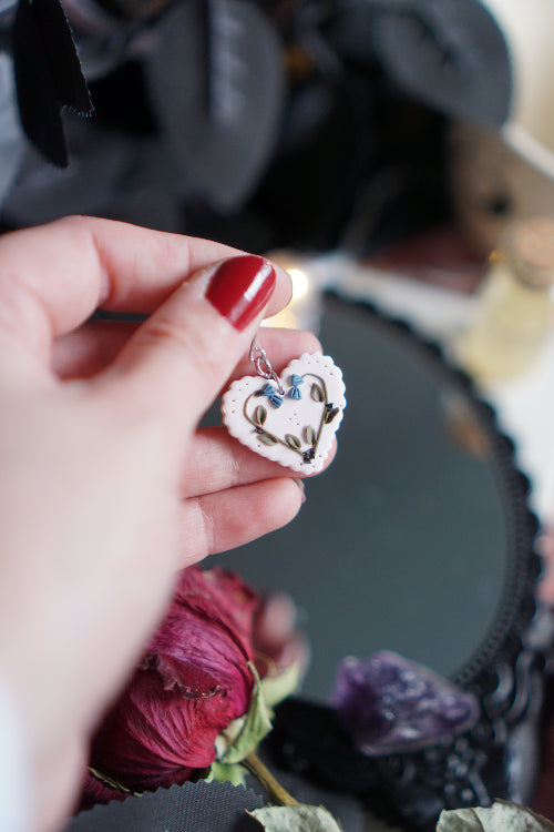 pendientes san valentin, joyas artesanales, pendientes negros, joyas dark, bisuteria celestial, artesana de madrid, pendientes hechos a mano, pendientes goticos, joyas para enamorado, joyas acero inoxidable, pendientes regalo mujer, joyas para novia, pendientes hechos a mano, joyas esotericas.
