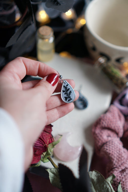 pendientes san valentin, joyas artesanales, pendientes negros, joyas dark, bisuteria celestial, artesana de madrid, pendientes hechos a mano, pendientes goticos, joyas para enamorado, joyas acero inoxidable, pendientes regalo mujer, joyas para novia, pendientes hechos a mano, joyas esotericas.