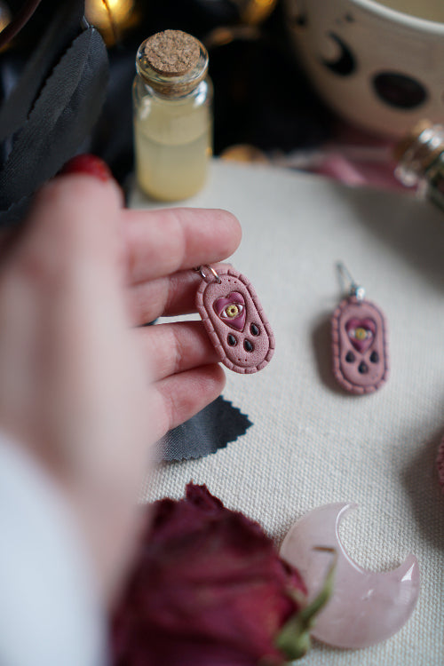 pendientes san valentin, joyas artesanales, pendientes negros, joyas dark, bisuteria celestial, artesana de madrid, pendientes hechos a mano, pendientes goticos, joyas para enamorado, joyas acero inoxidable, pendientes regalo mujer, joyas para novia, pendientes hechos a mano, joyas esotericas.