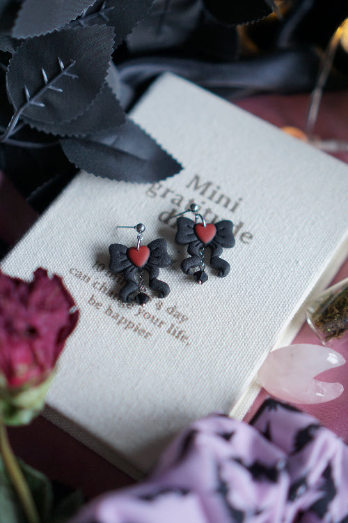 pendientes san valentin, joyas artesanales, pendientes negros, joyas dark, bisuteria celestial, artesana de madrid, pendientes hechos a mano, pendientes goticos, joyas para enamorado, joyas acero inoxidable, pendientes regalo mujer, joyas para novia, pendientes hechos a mano, joyas esotericas.