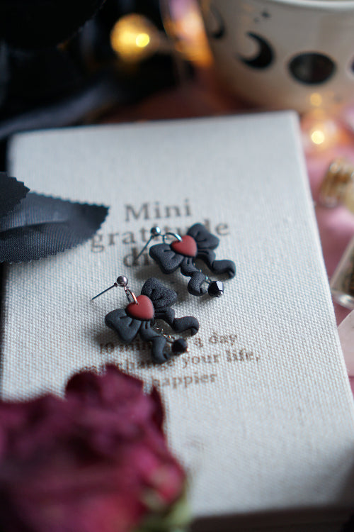 pendientes san valentin, joyas artesanales, pendientes negros, joyas dark, bisuteria celestial, artesana de madrid, pendientes hechos a mano, pendientes goticos, joyas para enamorado, joyas acero inoxidable, pendientes regalo mujer, joyas para novia, pendientes hechos a mano, joyas esotericas.