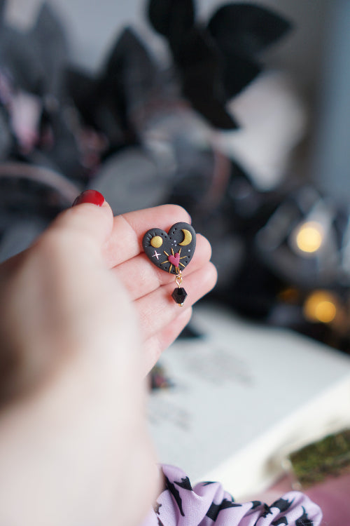 pendientes san valentin, joyas artesanales, pendientes negros, joyas dark, bisuteria celestial, artesana de madrid, pendientes hechos a mano, pendientes goticos, joyas para enamorado, joyas acero inoxidable, pendientes regalo mujer, joyas para novia, pendientes hechos a mano, joyas esotericas.