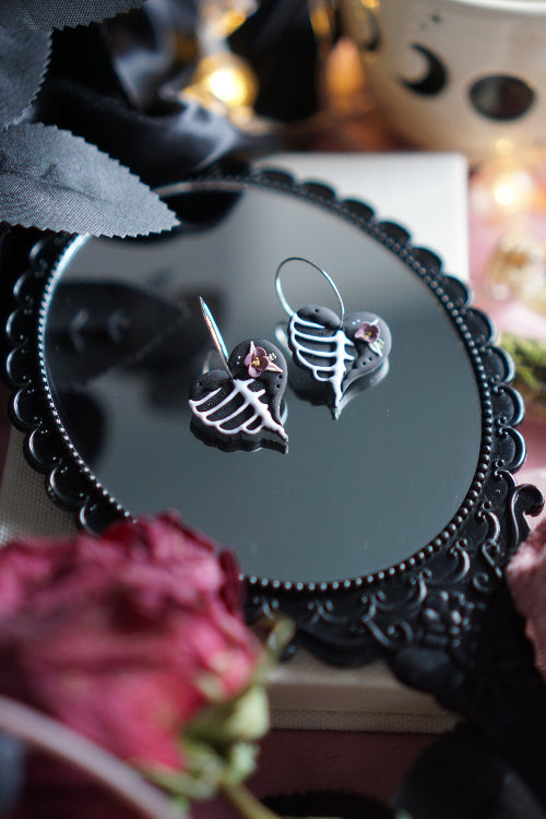 pendientes san valentin, joyas artesanales, pendientes negros, joyas dark, bisuteria celestial, artesana de madrid, pendientes hechos a mano, pendientes goticos, joyas para enamorado, joyas acero inoxidable, pendientes regalo mujer, joyas para novia, pendientes hechos a mano, joyas esotericas.
