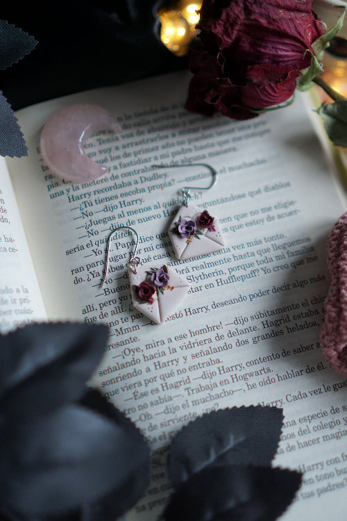pendientes san valentin, joyas artesanales, pendientes negros, joyas dark, bisuteria celestial, artesana de madrid, pendientes hechos a mano, pendientes goticos, joyas para enamorado, joyas acero inoxidable, pendientes regalo mujer, joyas para novia, pendientes hechos a mano, joyas esotericas.
