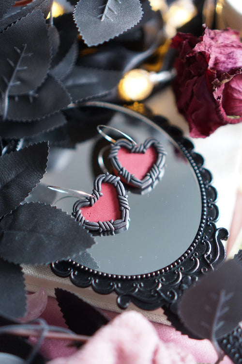 pendientes san valentin, joyas artesanales, pendientes negros, joyas dark, bisuteria celestial, artesana de madrid, pendientes hechos a mano, pendientes goticos, joyas para enamorado, joyas acero inoxidable, pendientes regalo mujer, joyas para novia, pendientes hechos a mano, joyas esotericas.