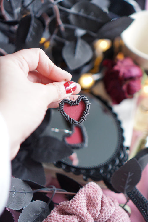 pendientes san valentin, joyas artesanales, pendientes negros, joyas dark, bisuteria celestial, artesana de madrid, pendientes hechos a mano, pendientes goticos, joyas para enamorado, joyas acero inoxidable, pendientes regalo mujer, joyas para novia, pendientes hechos a mano, joyas esotericas.