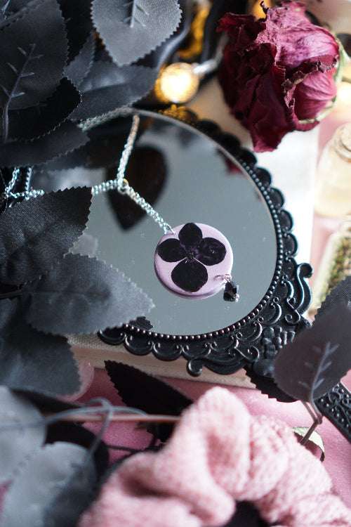 pendientes san valentin, joyas artesanales, pendientes negros, joyas dark, bisuteria celestial, artesana de madrid, pendientes hechos a mano, pendientes goticos, joyas para enamorado, joyas acero inoxidable, pendientes regalo mujer, joyas para novia, pendientes hechos a mano, joyas esotericas.